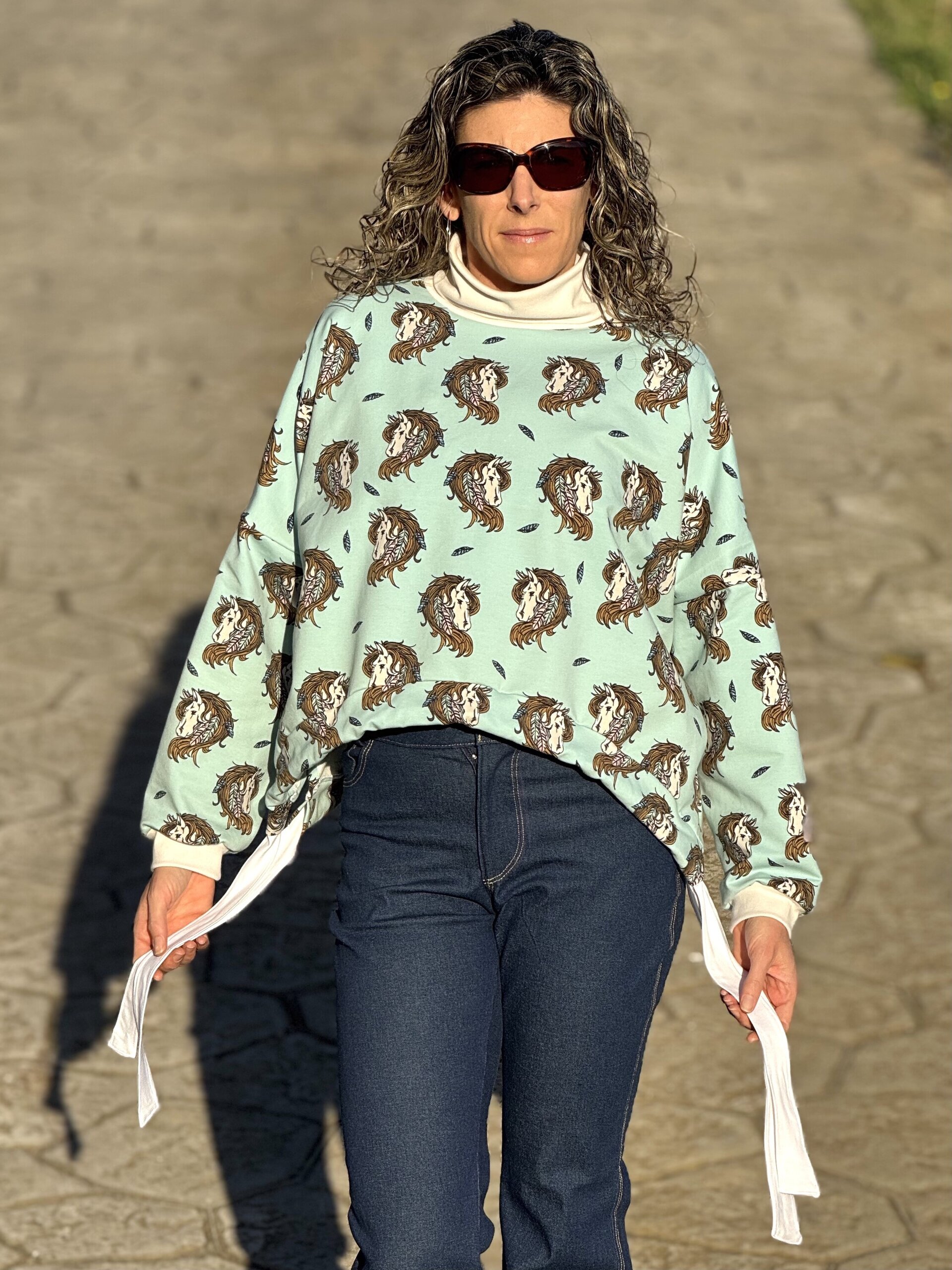 Sudadera dolman "low-high" anudada - caballos - 2