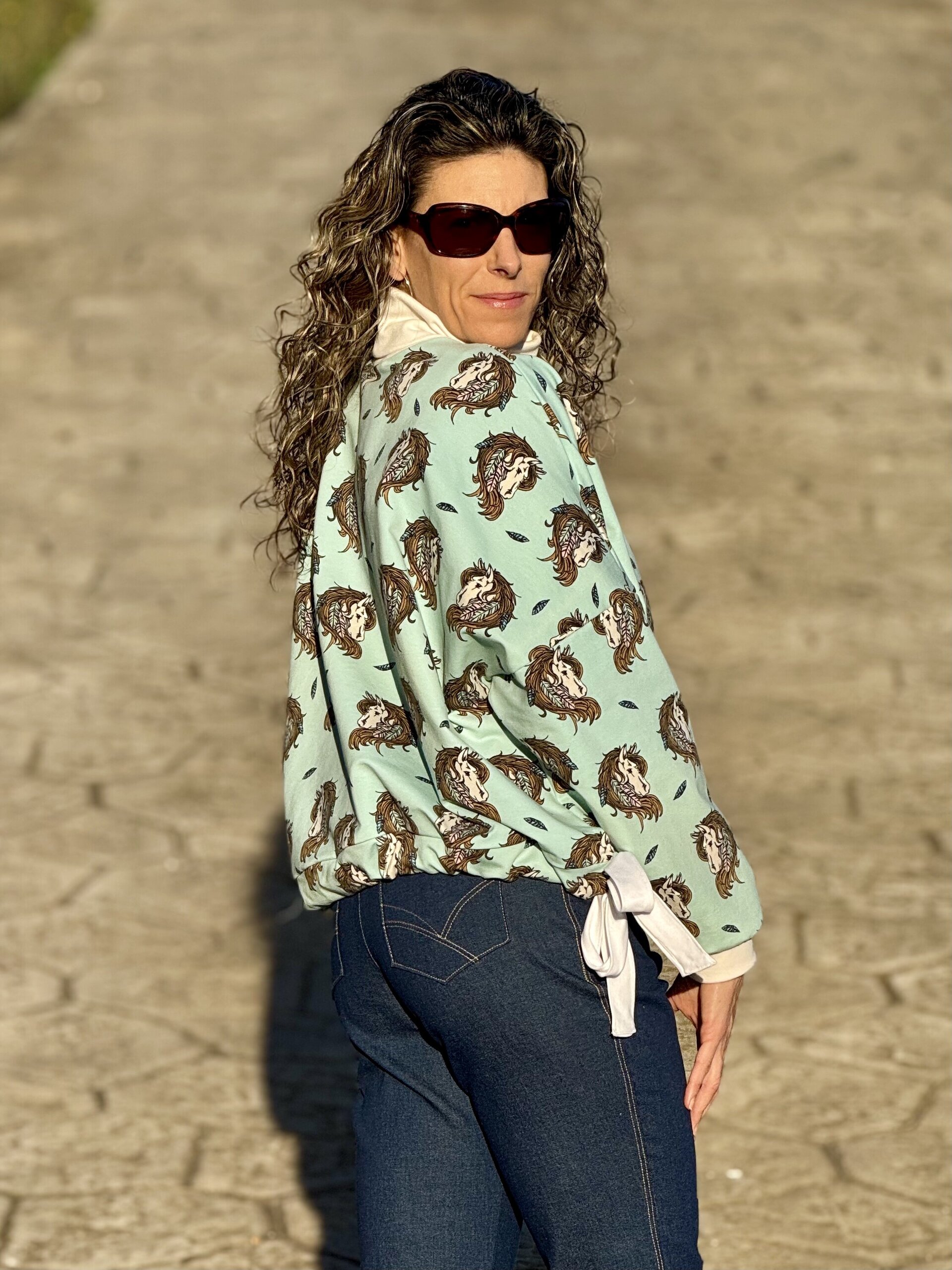 Sudadera dolman "low-high" anudada - caballos - 10