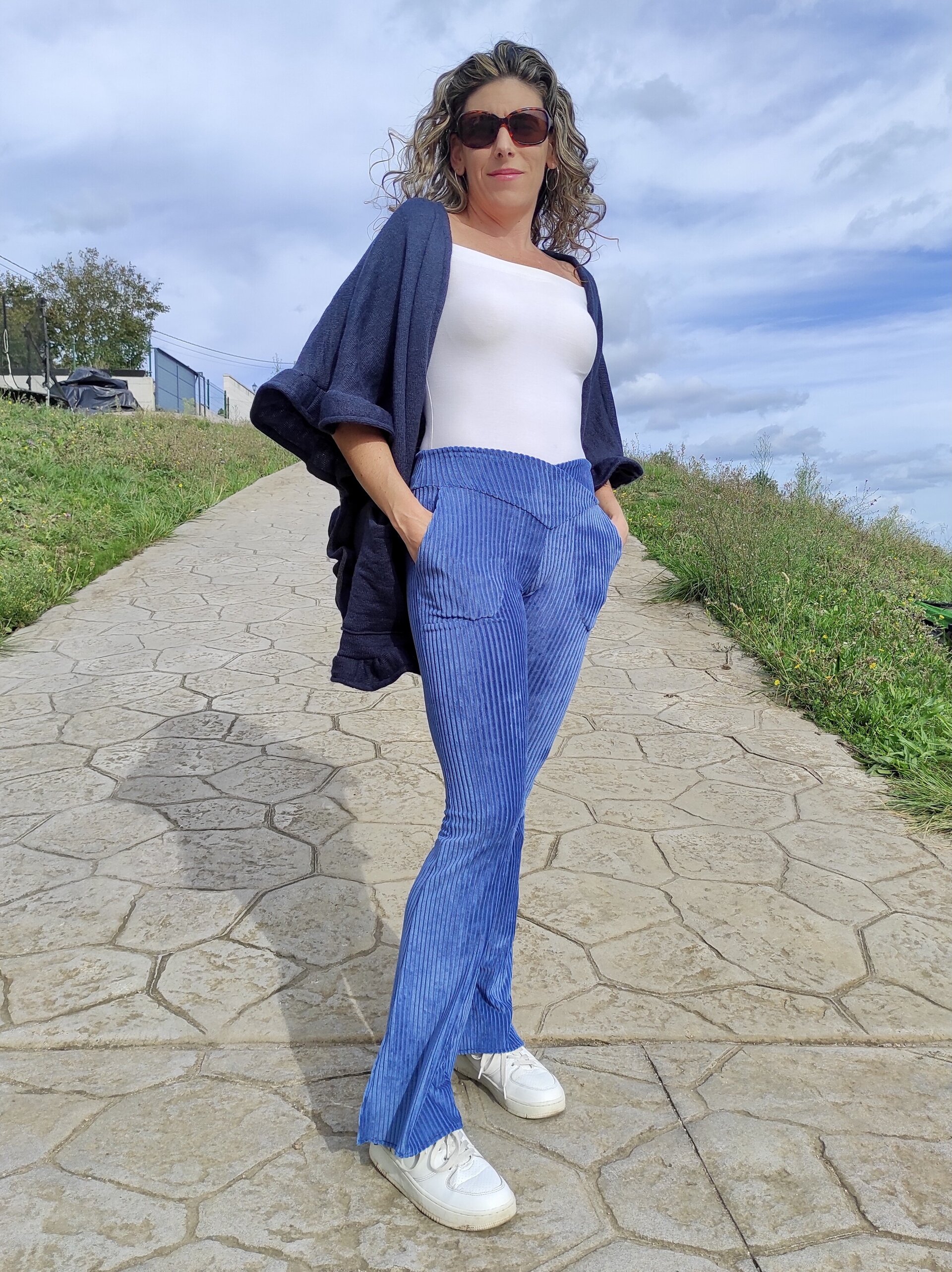 Pantalón Acampanado - Cinturilla cruzada triangular - punto pana - azul denim - 4