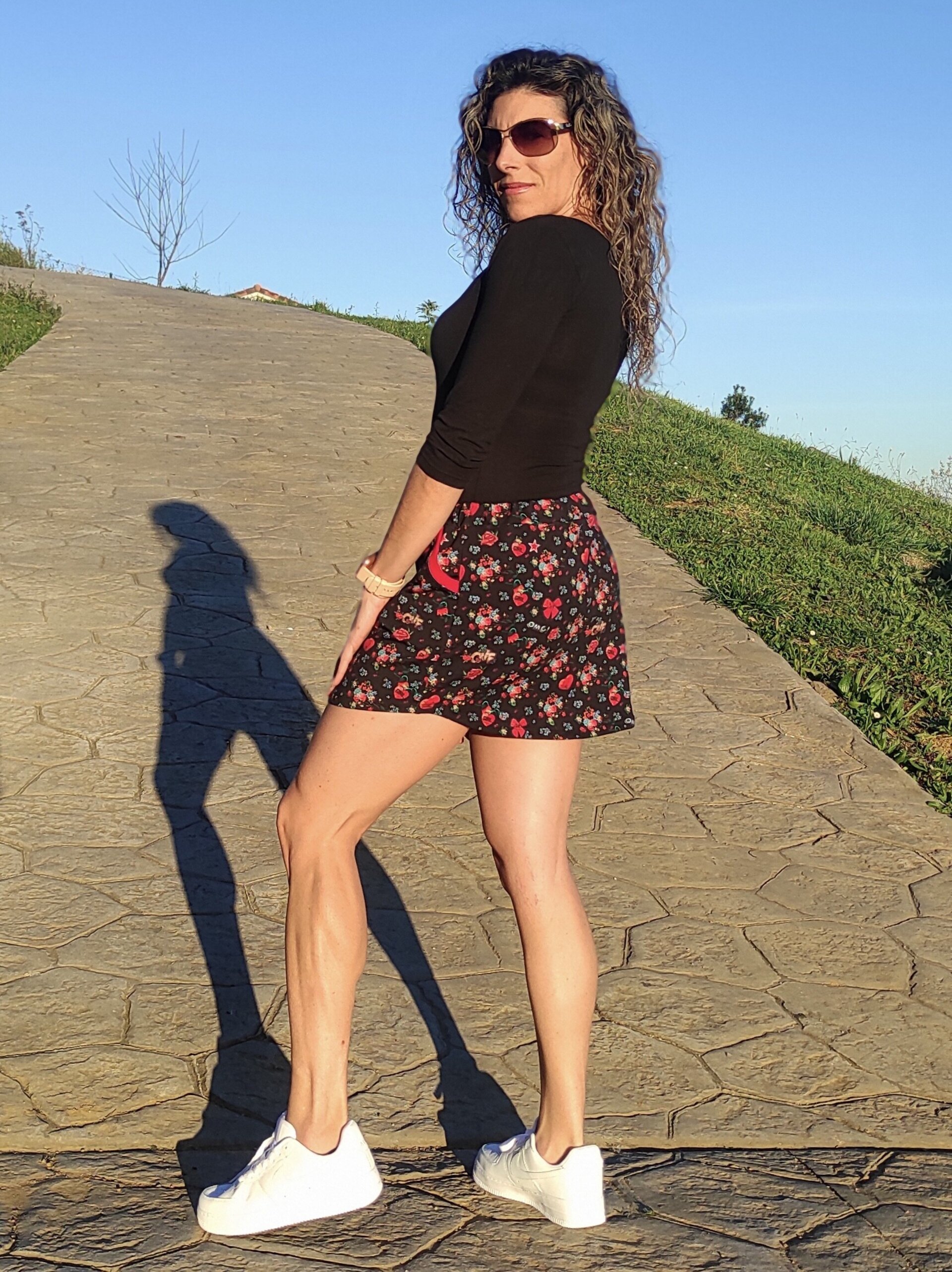 Falda mujer - bajo curvado - Rosas y Corazones - 4