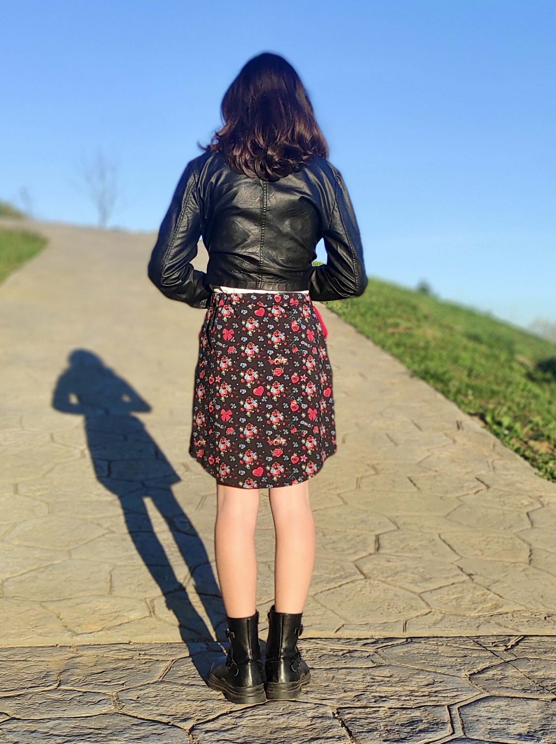 Falda infantil - bajo curvado - Corazones y Rosas - 4