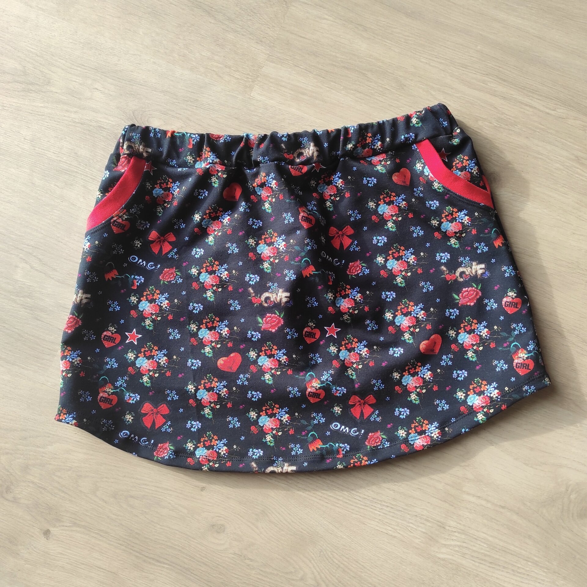 Falda mujer - bajo curvado - Rosas y Corazones - 2