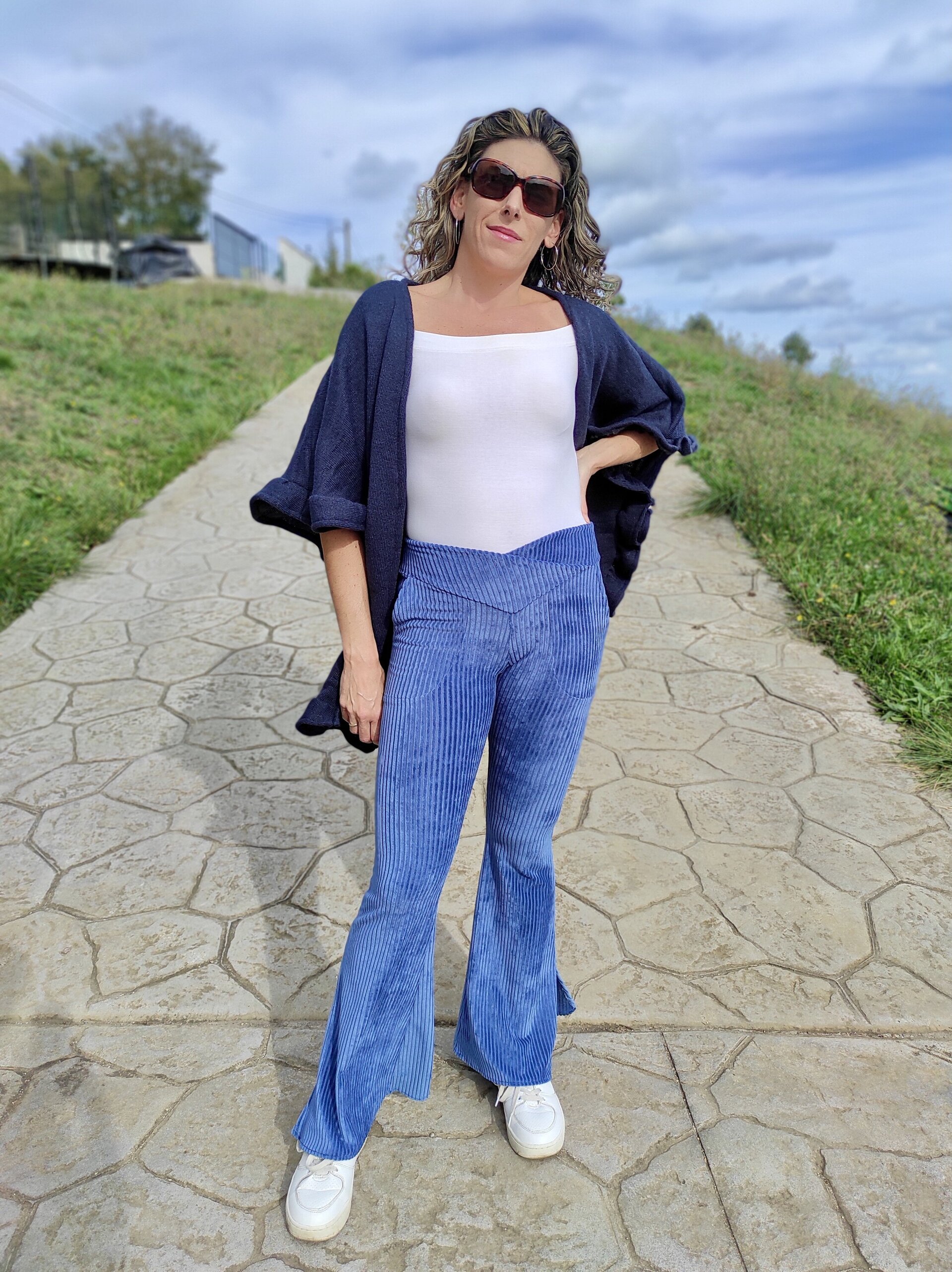 Pantalón Acampanado - Cinturilla cruzada triangular - punto pana - azul denim - 3