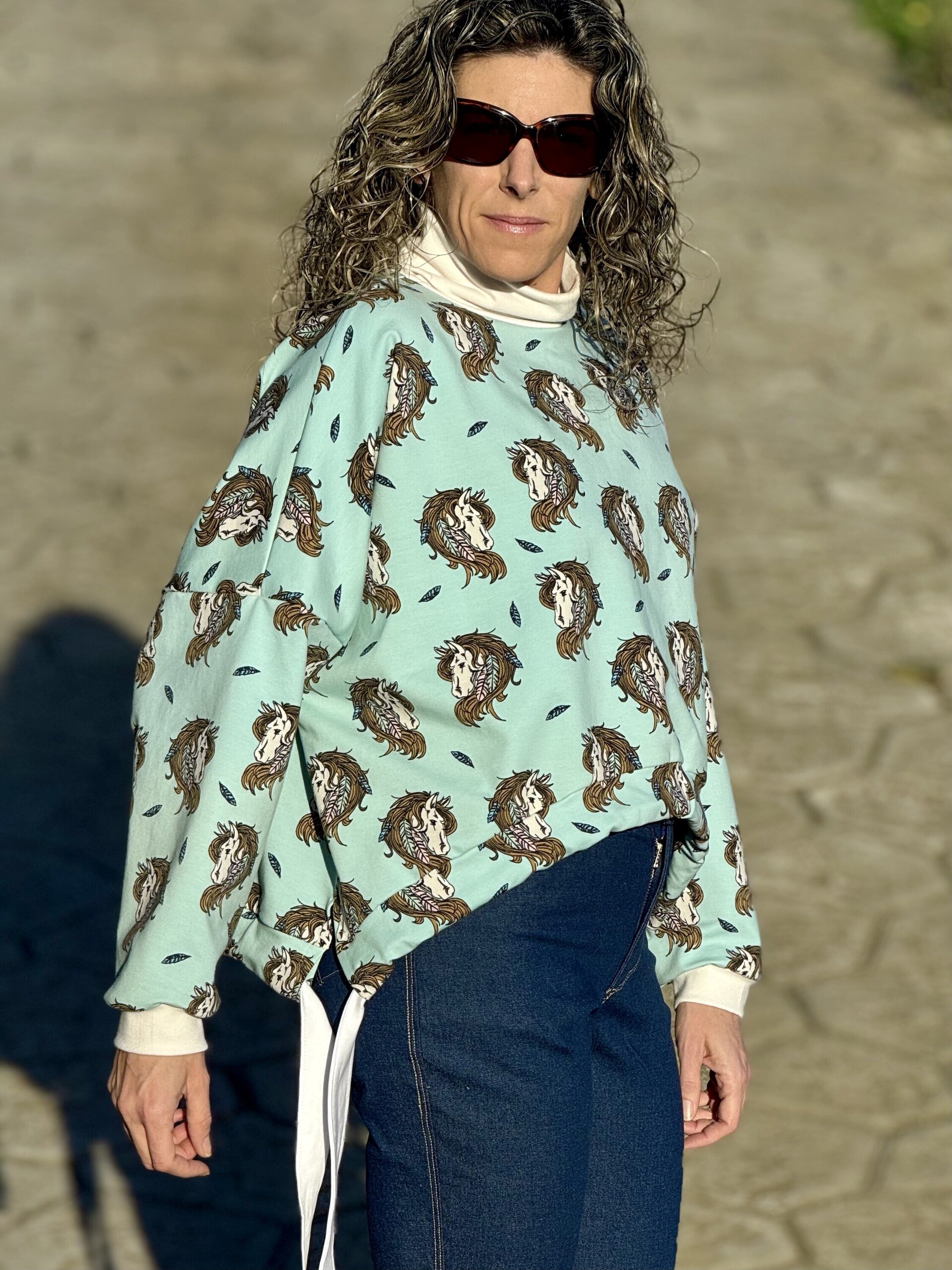 Sudadera dolman "low-high" anudada - caballos - 8