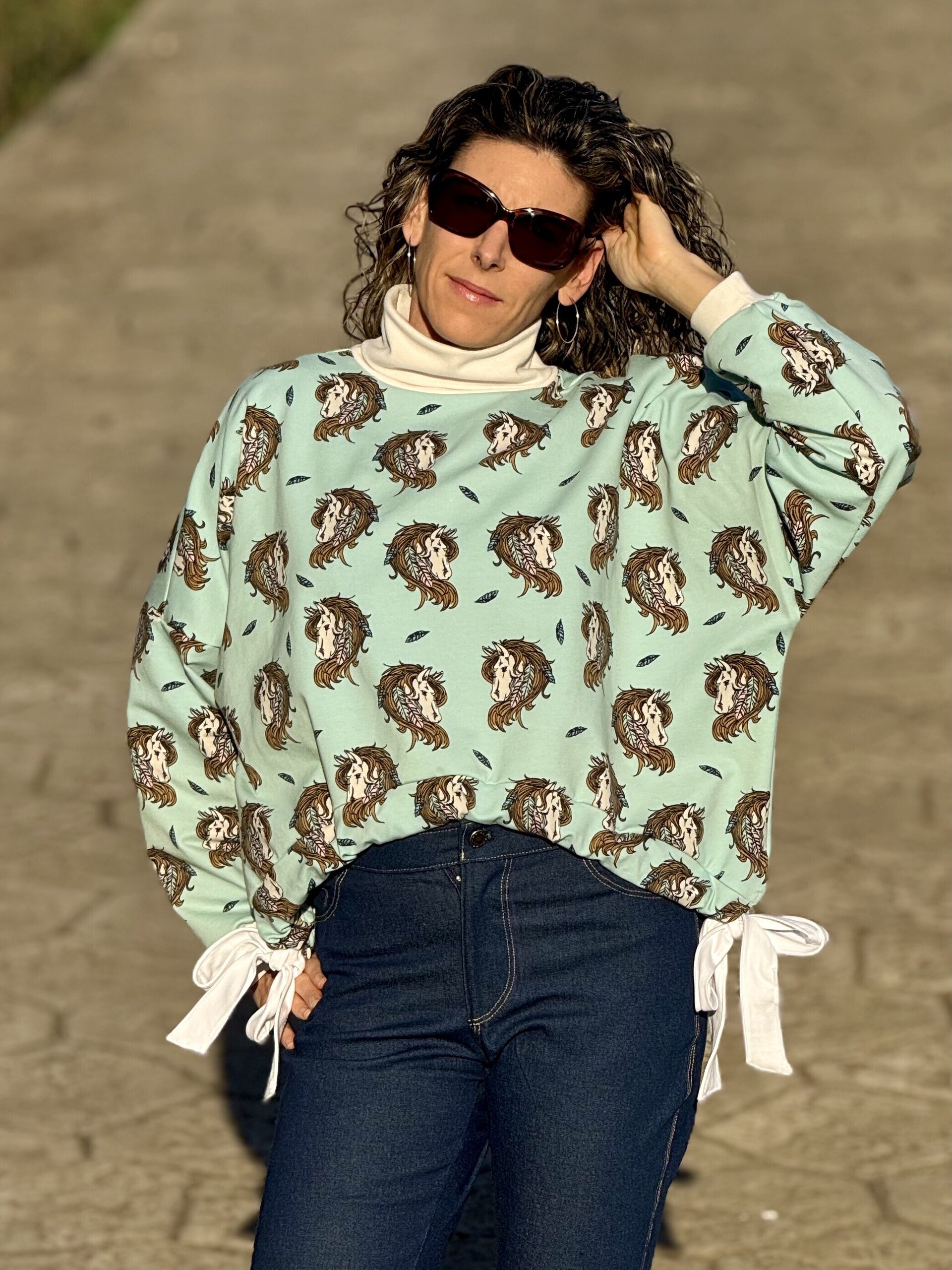 Sudadera dolman "low-high" anudada - caballos - 4