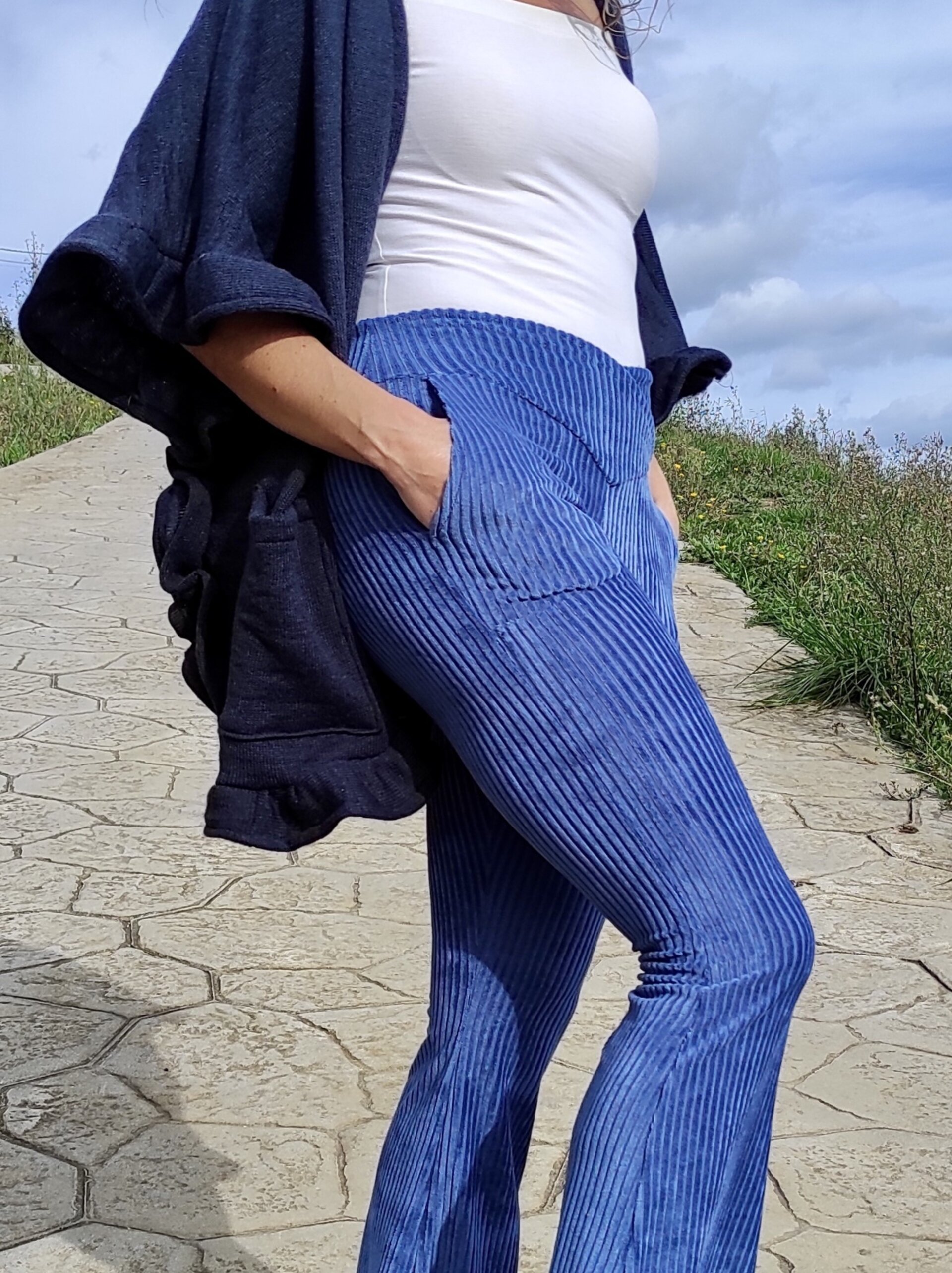 Pantalón Acampanado - Cinturilla cruzada triangular - punto pana - azul denim - 5