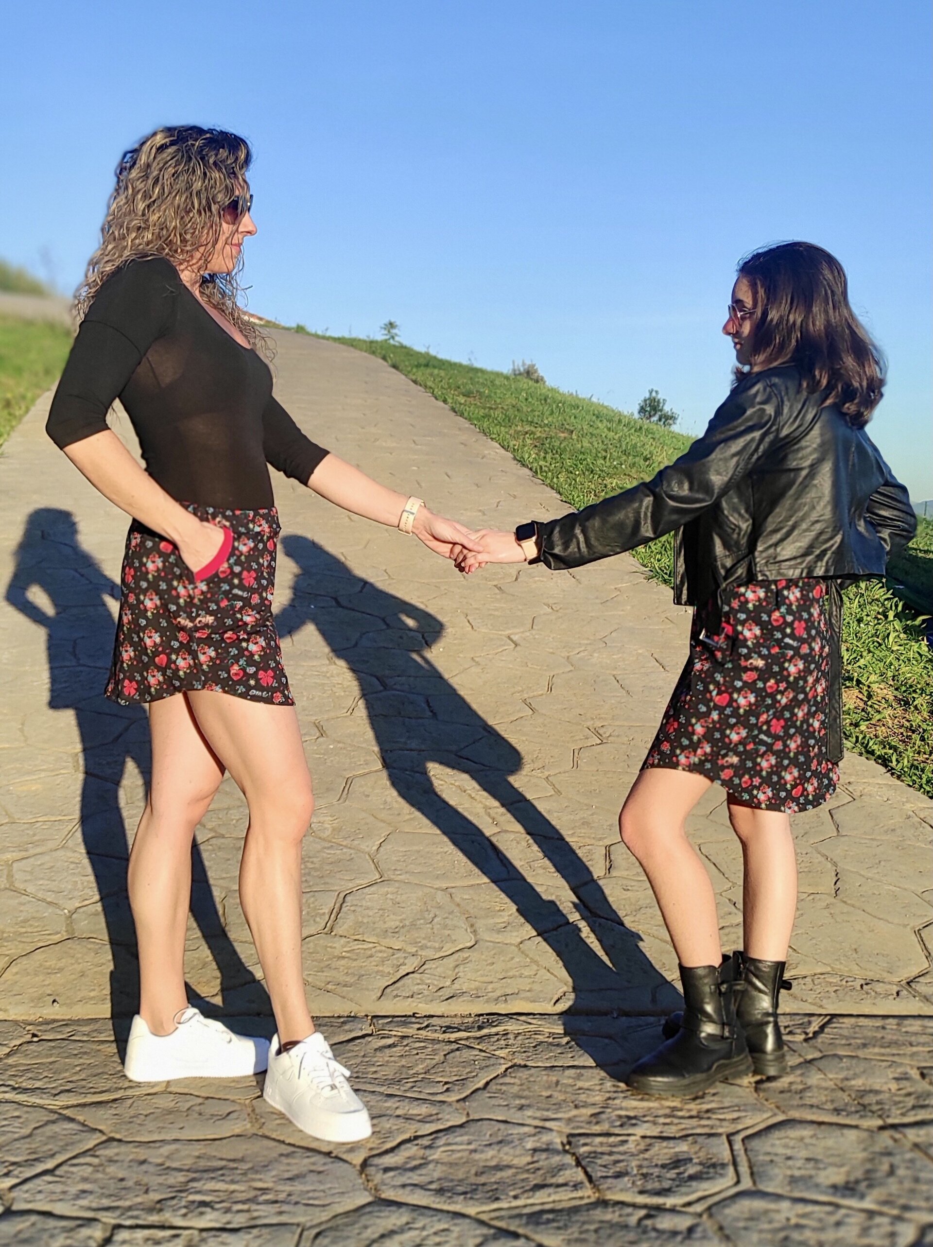 Falda infantil - bajo curvado - Corazones y Rosas - 8