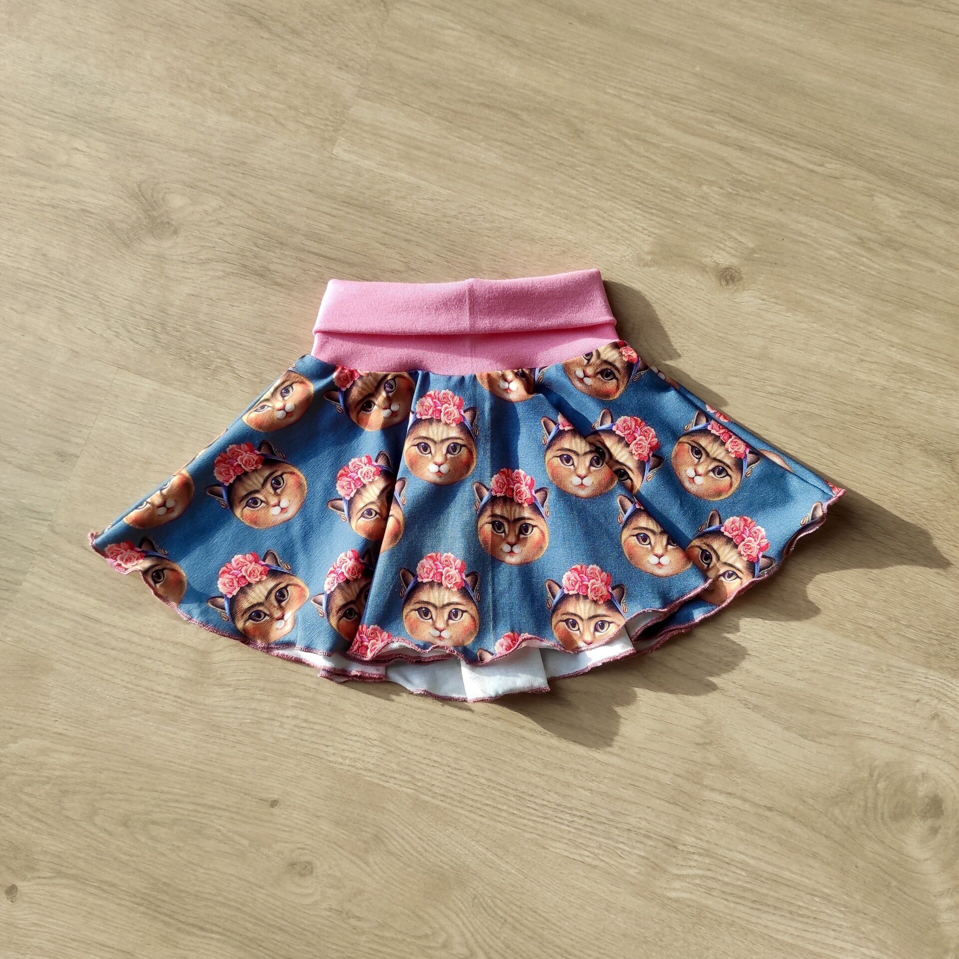 Falda infantil - vuelo circular - Gata Frida - 2
