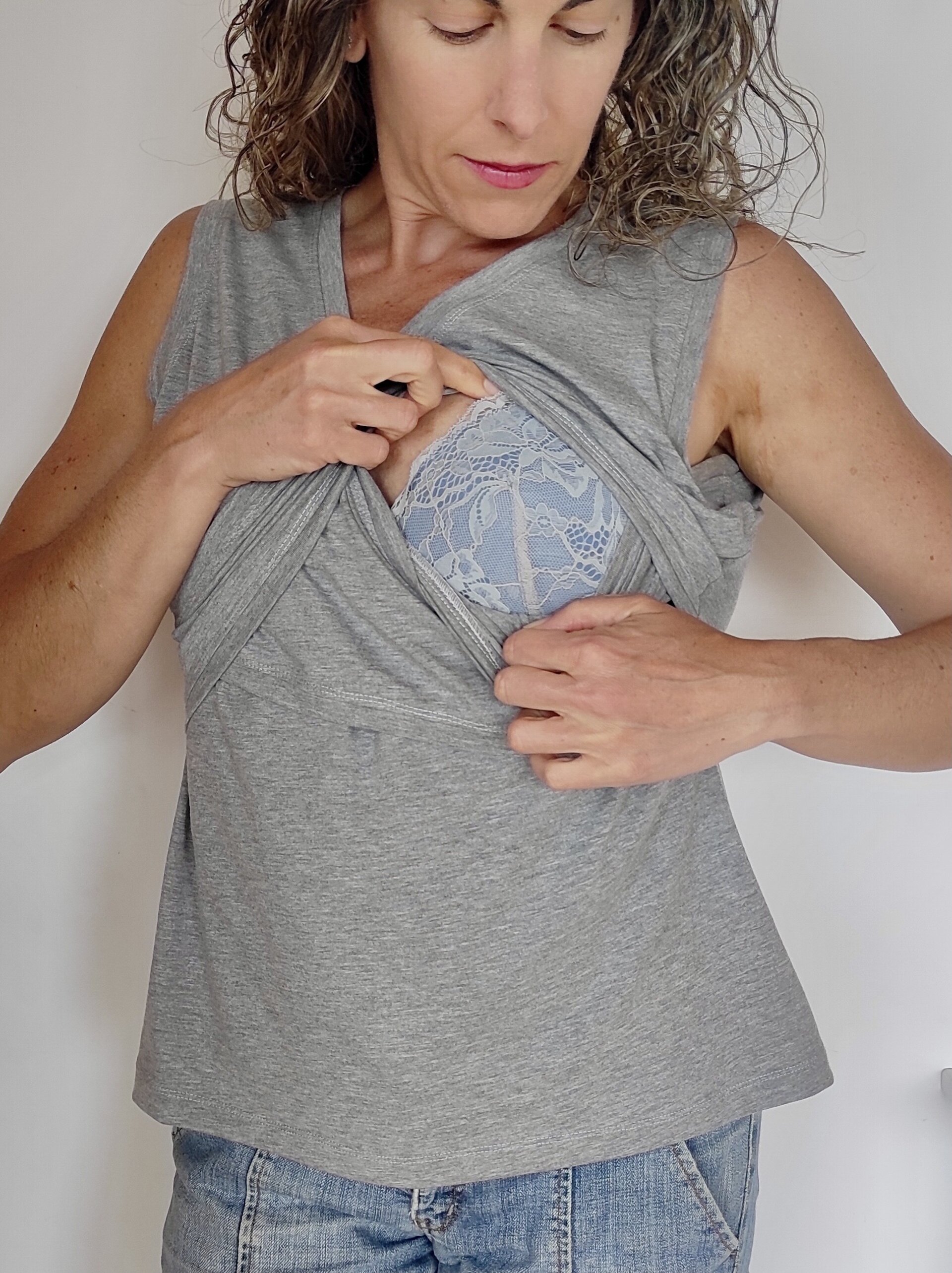 Camiseta de Lactancia - Escote cruzado - Gris Claro - 2