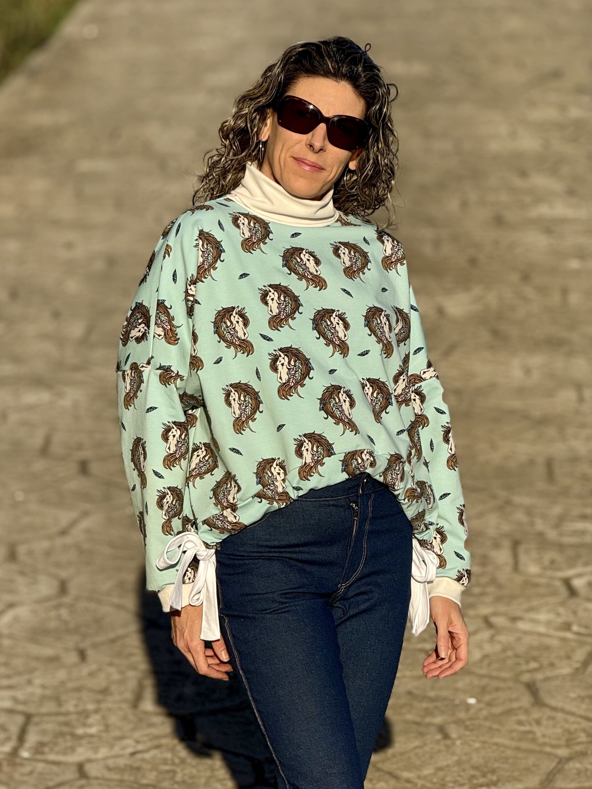 Sudadera dolman "low-high" anudada - caballos - 7