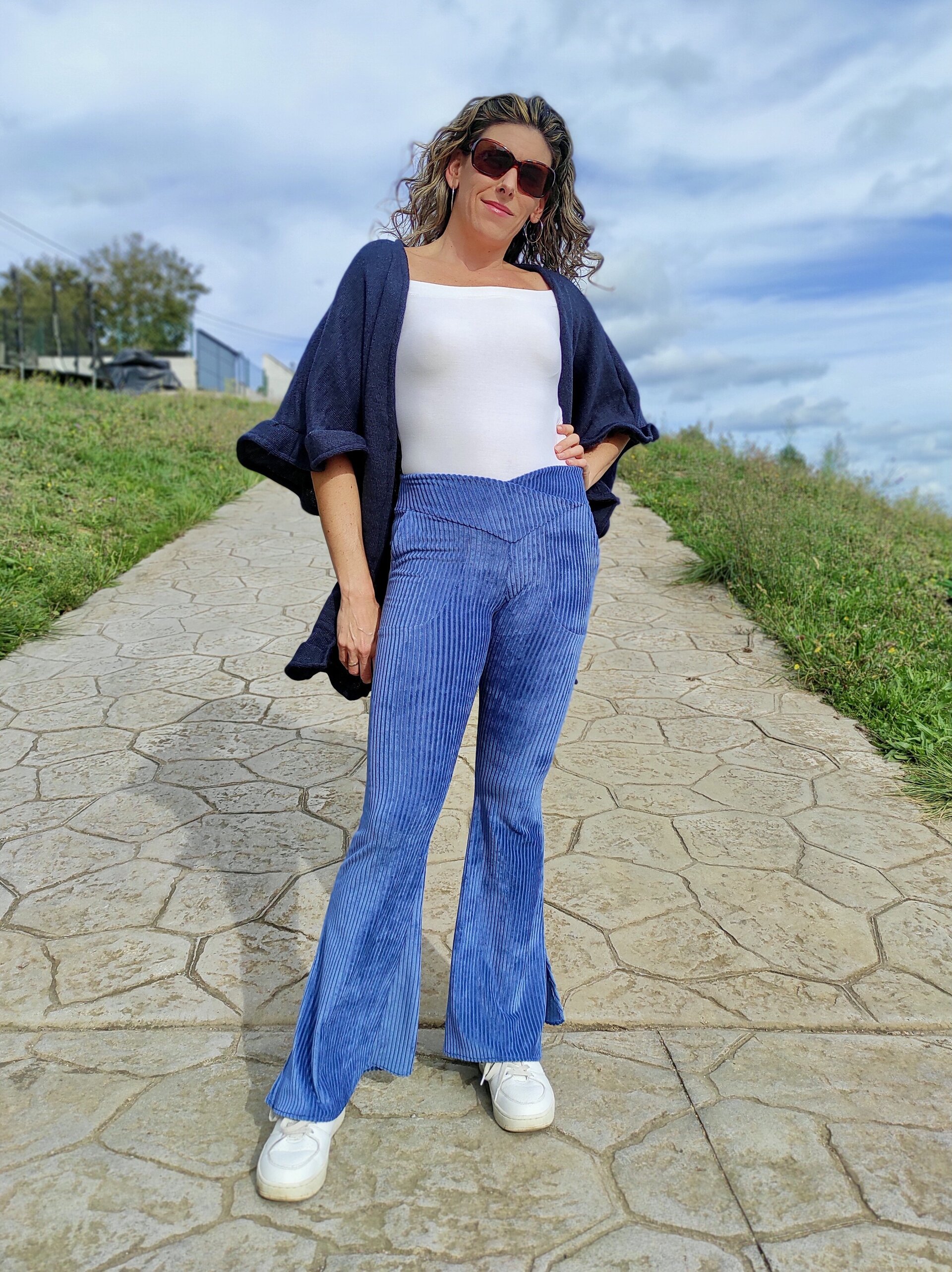 Pantalón Acampanado - Cinturilla cruzada triangular - punto pana - azul denim - 1