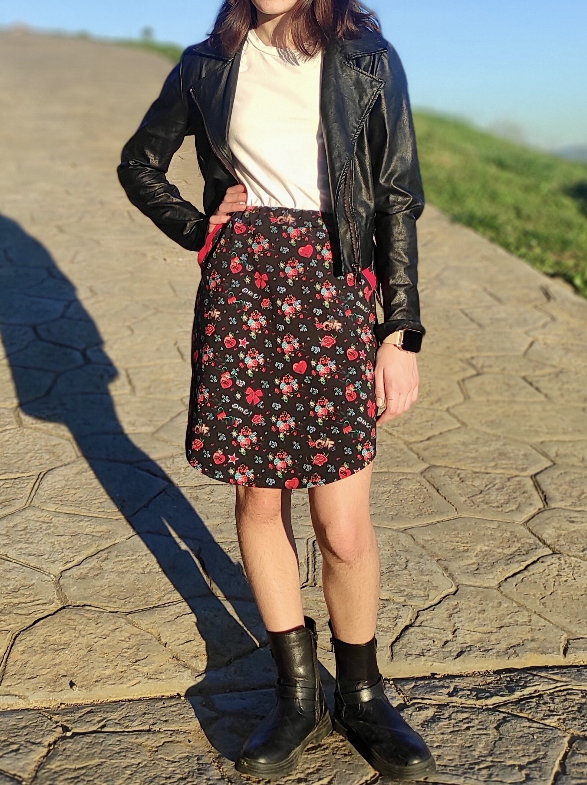 Falda infantil - bajo curvado - Corazones y Rosas - 10