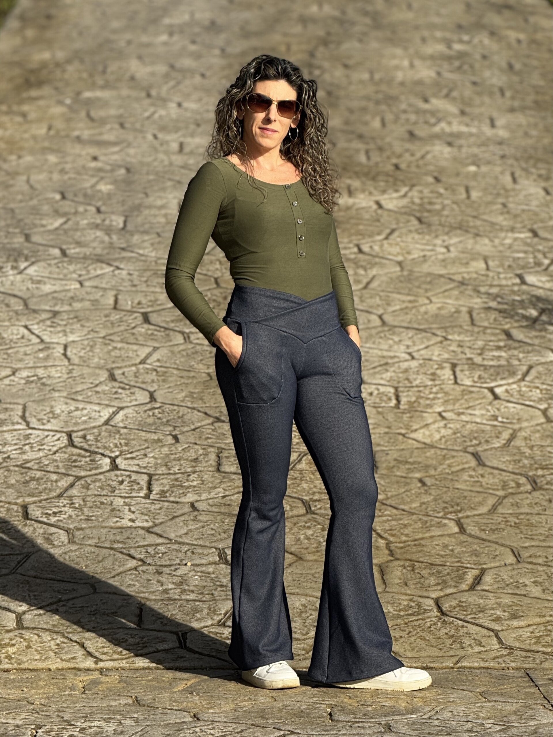 Pantalón Acampanado - Cinturilla cruzada triangular - sudadera afelpada denim - 3