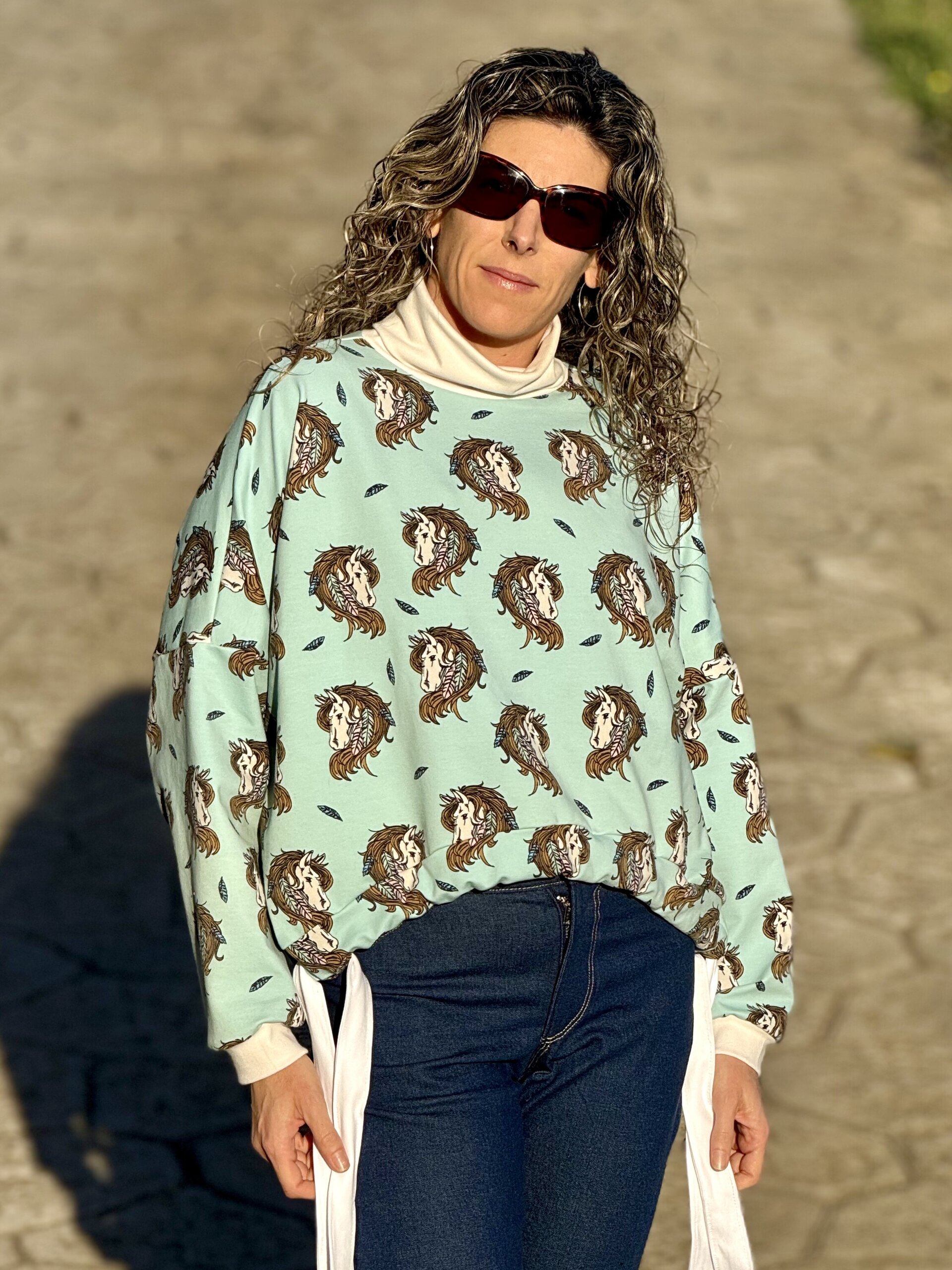 Sudadera dolman "low-high" anudada - caballos - 11