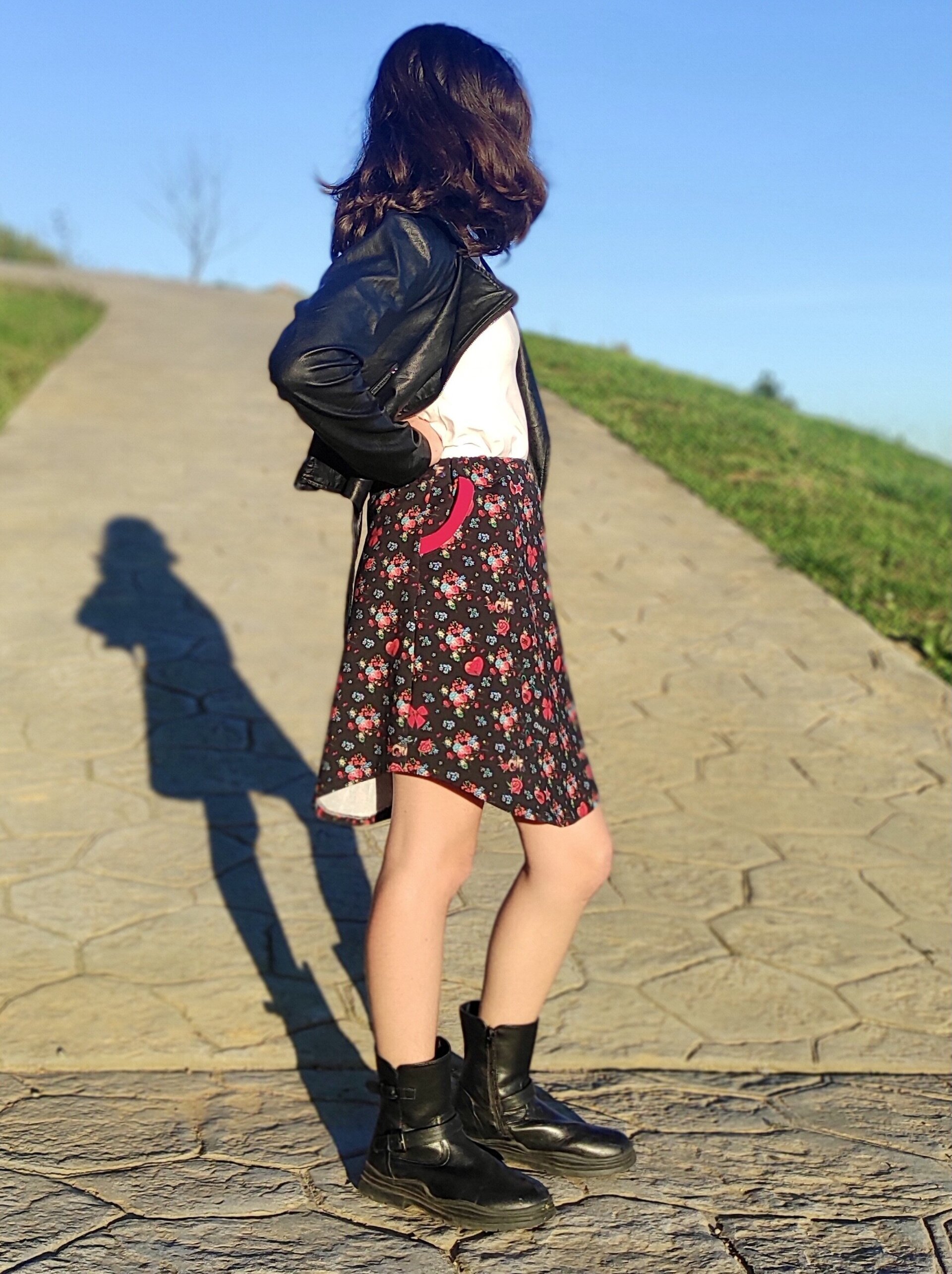 Falda infantil - bajo curvado - Corazones y Rosas - 11